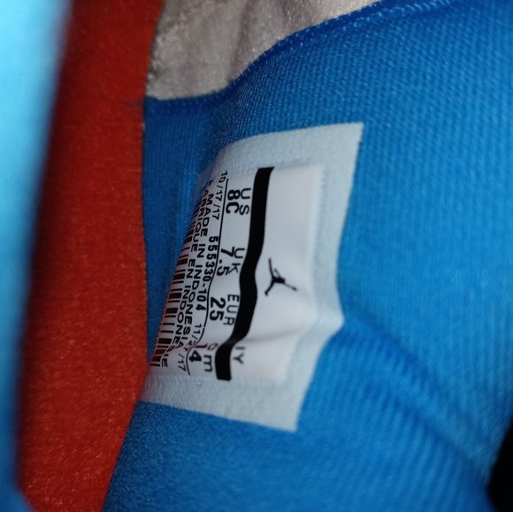 Toddler Unisex Retro Jordans - Picture 3 of 4